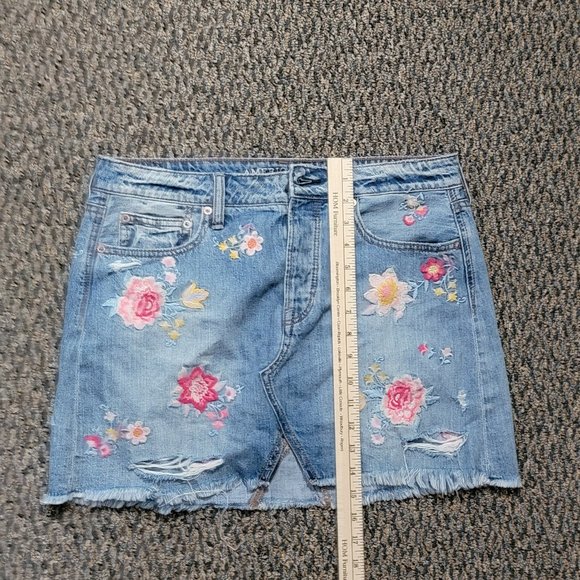 American Eagle Outfitters Floral Embroidered Denim Mini Skirt Size 8 - Picture 7 of 16